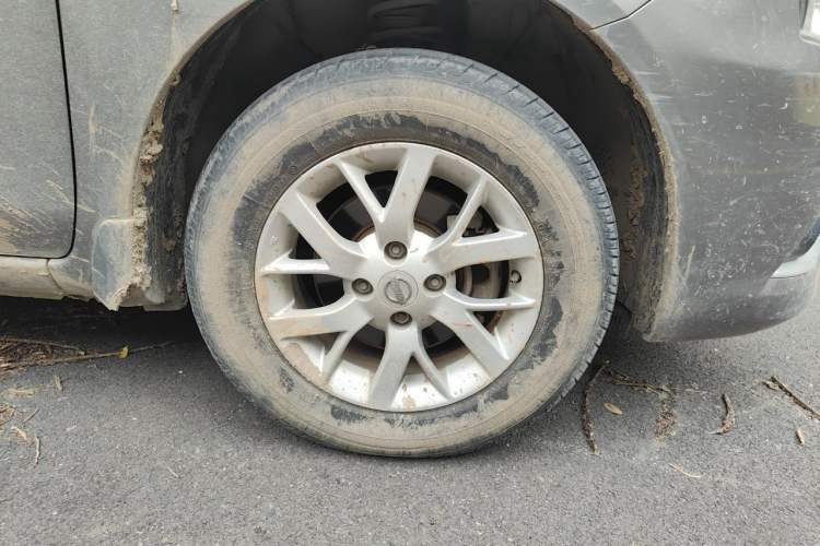 Used Nissan Sunny 2015 1.5XE Manual Master Edition Right Front Wheel Hub