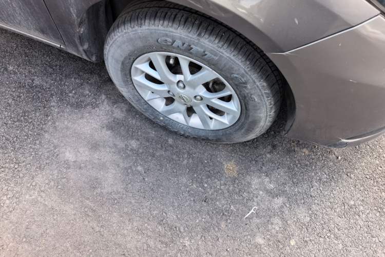 Used Nissan Sunny 2015 1.5XE CVT Comfort Edition Right Front Wheel Hub