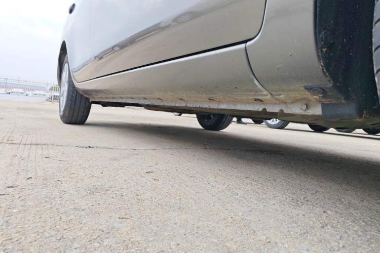 Used Nissan Sunny 2015 1.5XE Manual Comfort Edition Right Side Sill