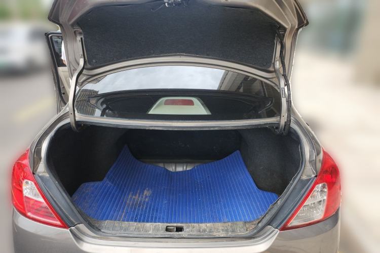 Used Nissan Sunny 2015 1.5XE Manual Comfort Edition Trunk