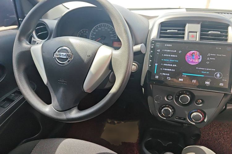 Used Nissan Sunny 2016 1.5XE Manual Leading Edition Center Console