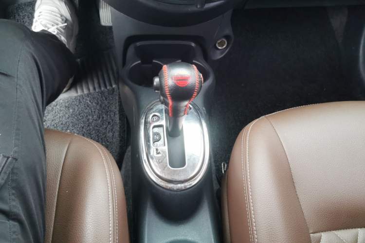 Used Nissan Sunny 2016 1.5XE CVT Leading Edition Gear Lever
