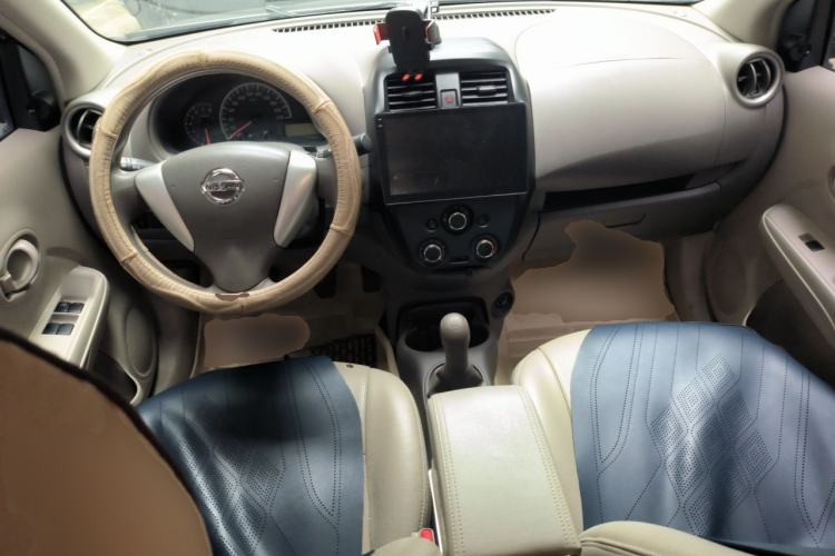 Used Nissan Sunny 2016 1.5XE Manual Leading Edition Center Console