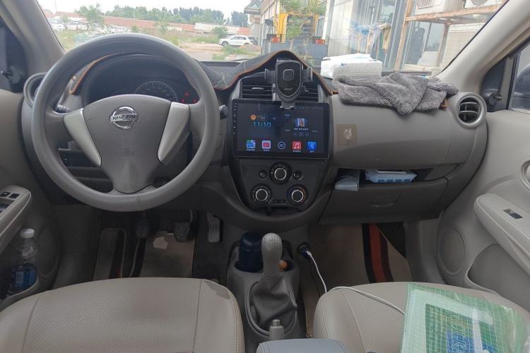 Used Nissan Sunny 2016 1.5XE Manual Leading Edition Center Console