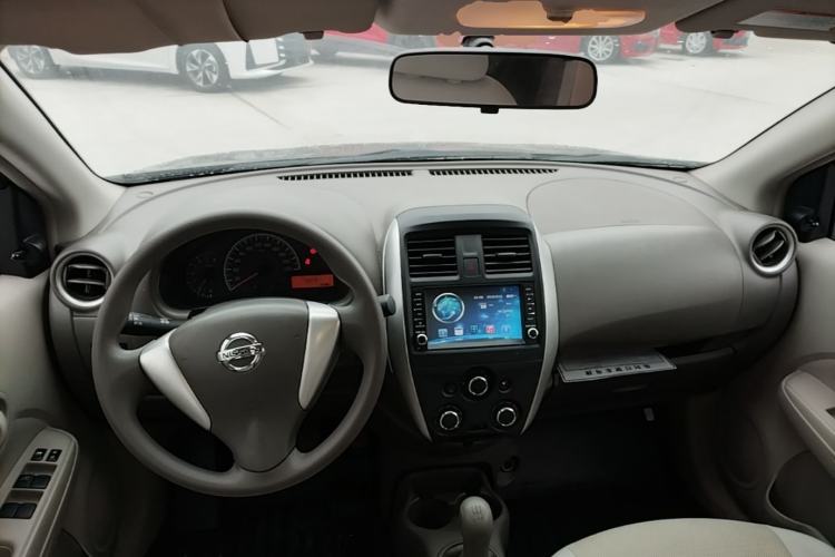 Used Nissan Sunny 2016 1.5XE Manual Leading Edition Center Console