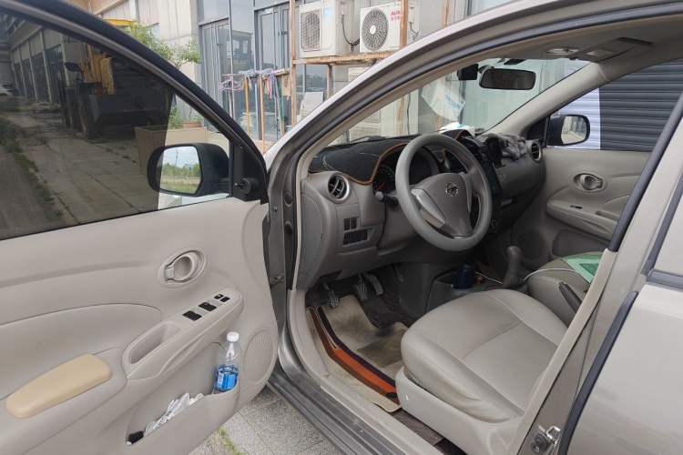 Used Nissan Sunny 2016 1.5XE Manual Leading Edition Driver Seat