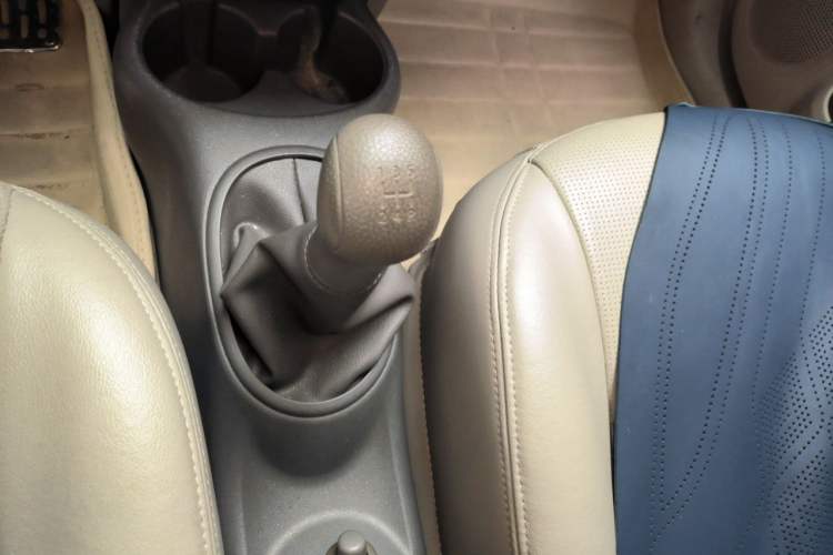 Used Nissan Sunny 2016 1.5XE Manual Leading Edition Gear Lever
