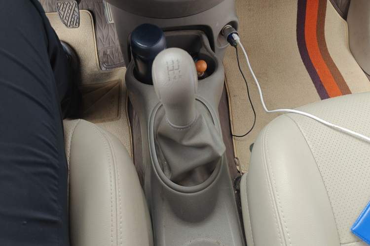 Used Nissan Sunny 2016 1.5XE Manual Leading Edition Gear Lever