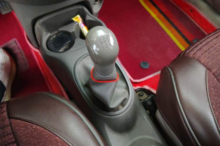 Used Nissan Sunny 2016 1.5XE Manual Leading Edition Gear Lever