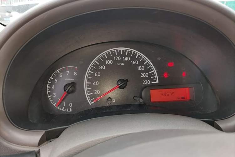 Used Nissan Sunny 2016 1.5XE Manual Leading Edition Instrument Cluster