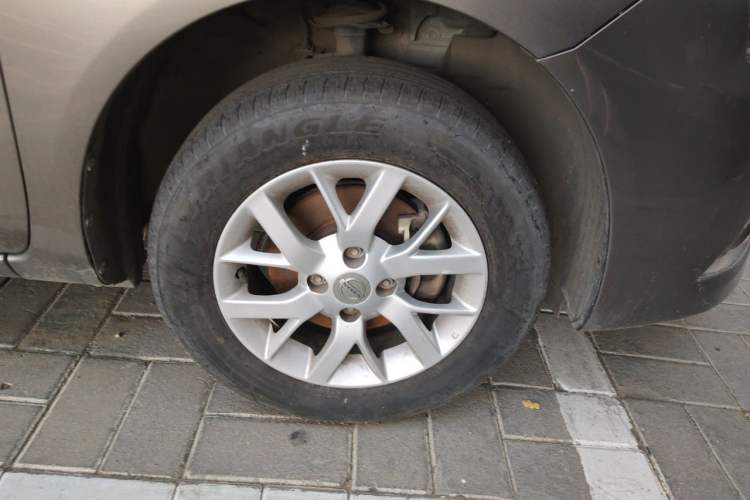 Used Nissan Sunny 2016 1.5XE Manual Leading Edition Right Front Wheel Hub