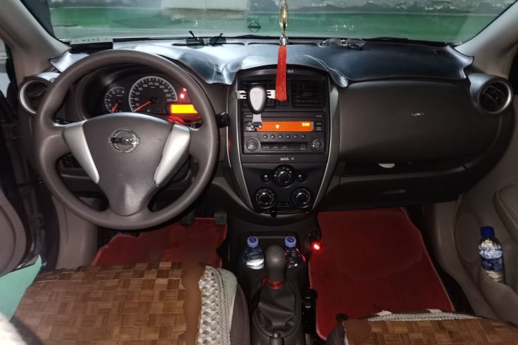 Used Nissan Sunny 2016 1.5XE Manual Leading Edition Center Console