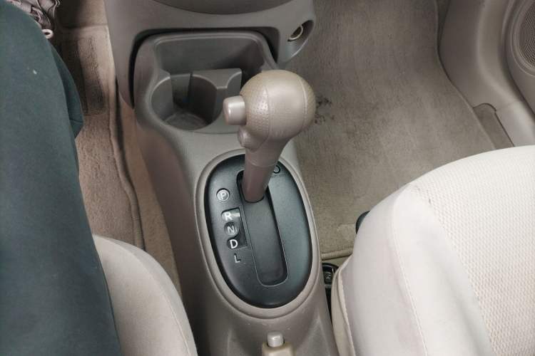 Used Nissan Sunny 2016 1.5XE CVT Leading Edition Gear Lever