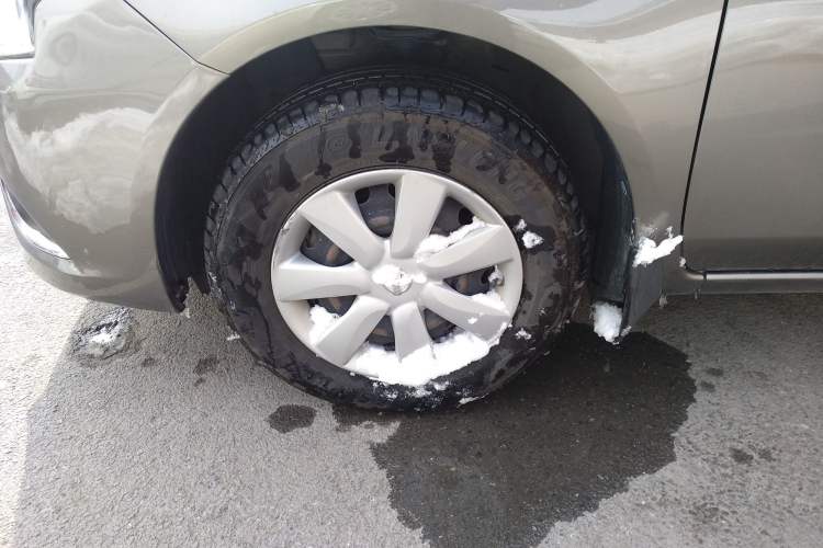 Used Nissan Sunny 2016 1.5XE CVT Leading Edition Left Front Wheel Hub