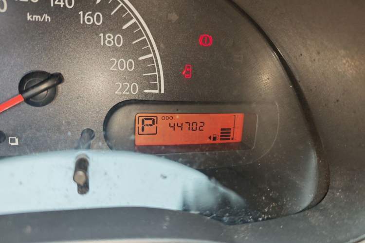 Used Nissan Sunny 2016 1.5XE CVT Leading Edition Odometer Close Up
