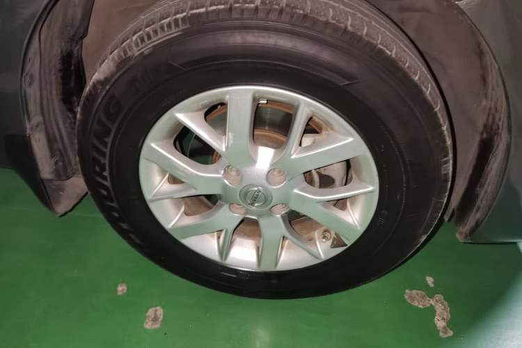 Used Nissan Sunny 2016 1.5XE Manual Leading Edition Right Front Wheel Hub