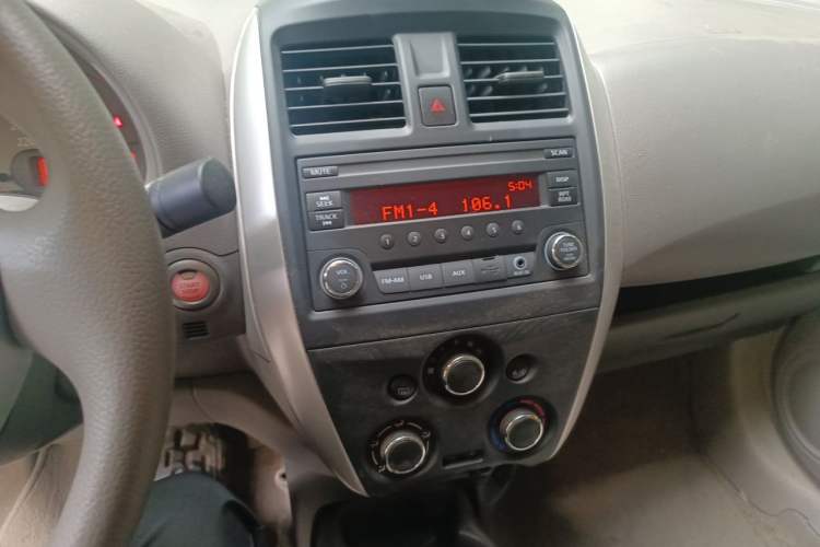 Used Nissan Sunny 2016 1.5XE CVT Leading Edition Audio And AC Panel