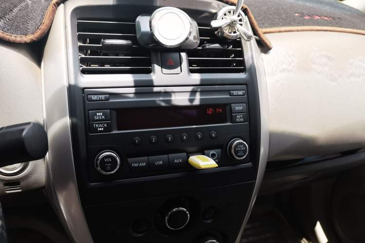 Used Nissan Sunny 2016 1.5XE CVT Leading Edition Audio And AC Panel