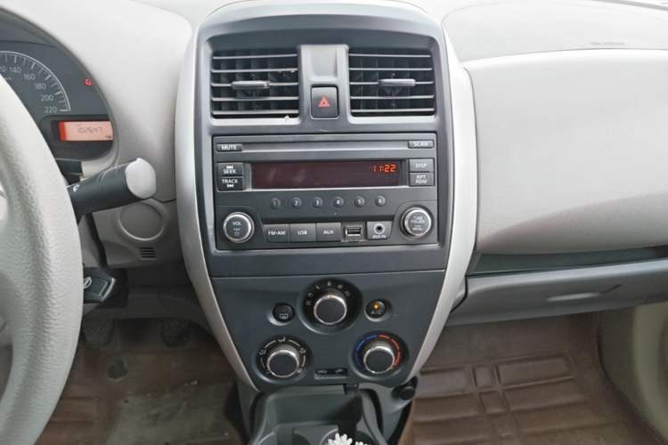 Used Nissan Sunny 2016 1.5XE Manual Leading Edition Audio And AC Panel