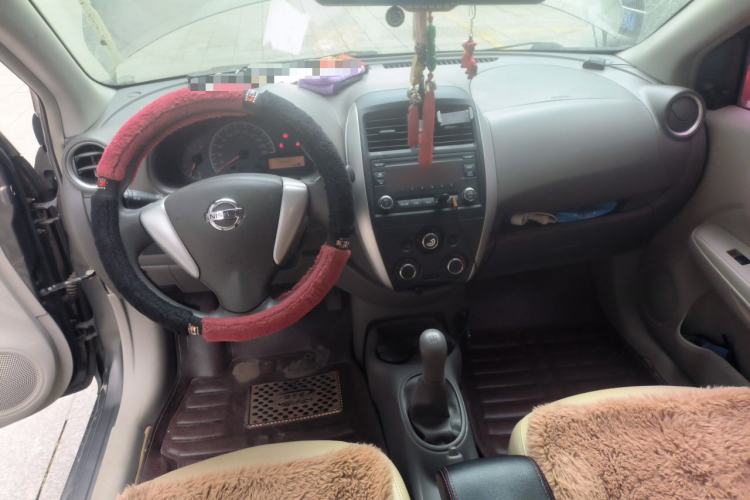 Used Nissan Sunny 2016 1.5XE Manual Leading Edition Center Console