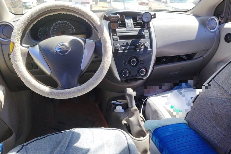 Used Nissan Sunny 2016 1.5XE Manual Leading Edition Center Console