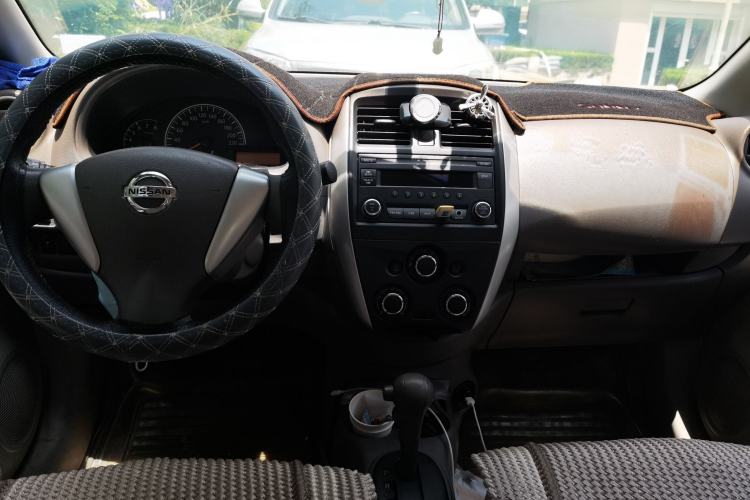 Used Nissan Sunny 2016 1.5XE CVT Leading Edition Center Console