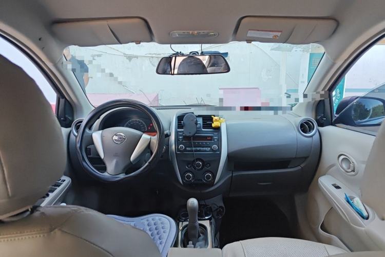 Used Nissan Sunny 2016 1.5XE Manual Leading Edition Center Console