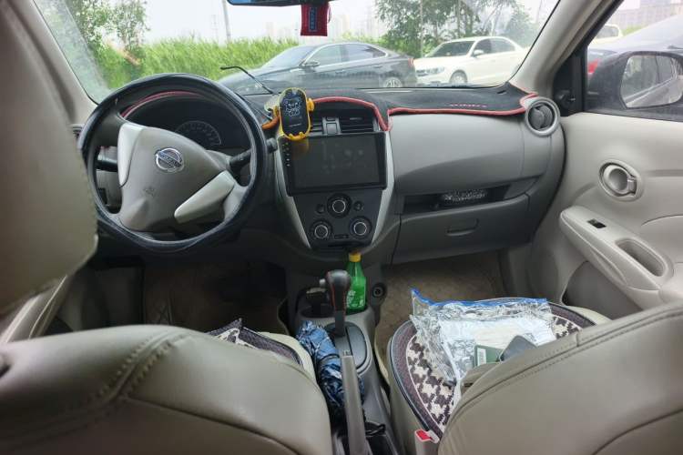 Used Nissan Sunny 2016 1.5XE CVT Leading Edition Center Console