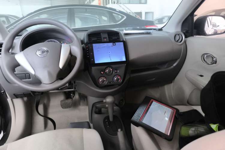 Used Nissan Sunny 2016 1.5XE CVT Leading Edition Center Console