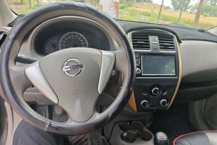 Used Nissan Sunny 2016 1.5XE Manual Leading Edition Center Console