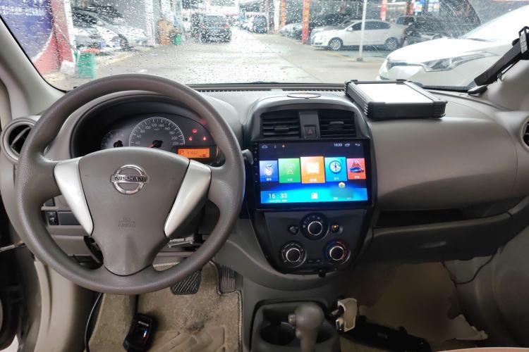 Used Nissan Sunny 2016 1.5XE CVT Leading Edition Center Console
