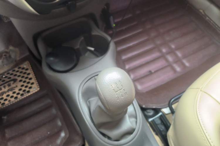Used Nissan Sunny 2016 1.5XE Manual Leading Edition Gear Lever
