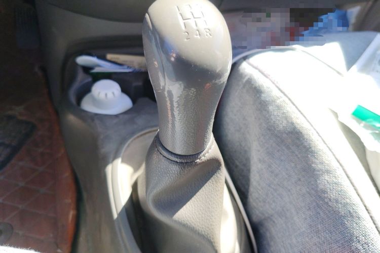 Used Nissan Sunny 2016 1.5XE Manual Leading Edition Gear Lever