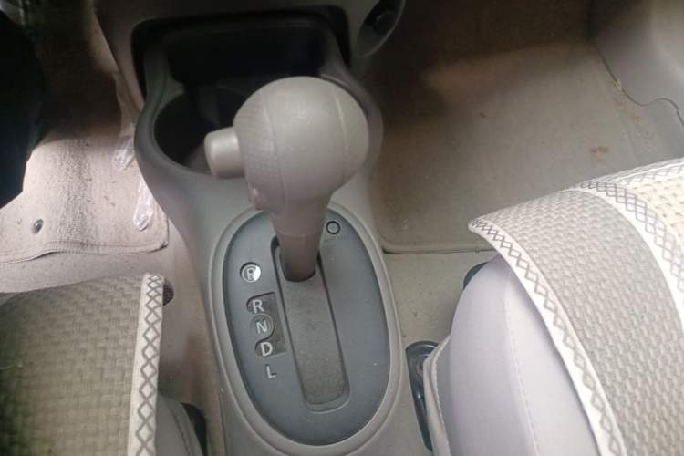 Used Nissan Sunny 2016 1.5XE CVT Leading Edition Gear Lever