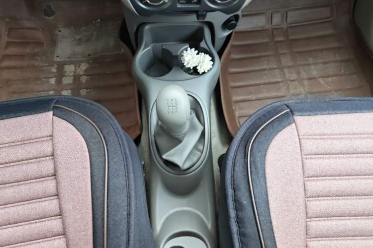 Used Nissan Sunny 2016 1.5XE Manual Leading Edition Gear Lever