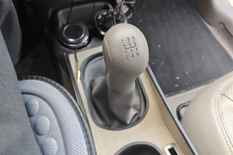 Used Nissan Sunny 2016 1.5XE Manual Leading Edition Gear Lever