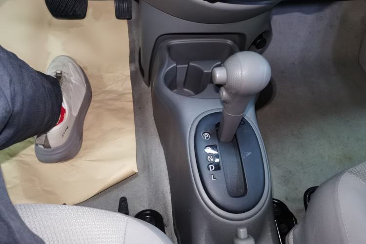 Used Nissan Sunny 2016 1.5XE CVT Leading Edition Gear Lever