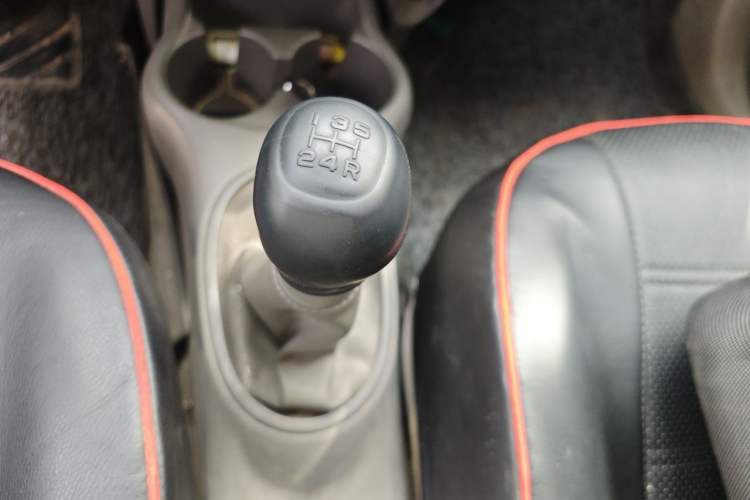 Used Nissan Sunny 2016 1.5XE Manual Leading Edition Gear Lever
