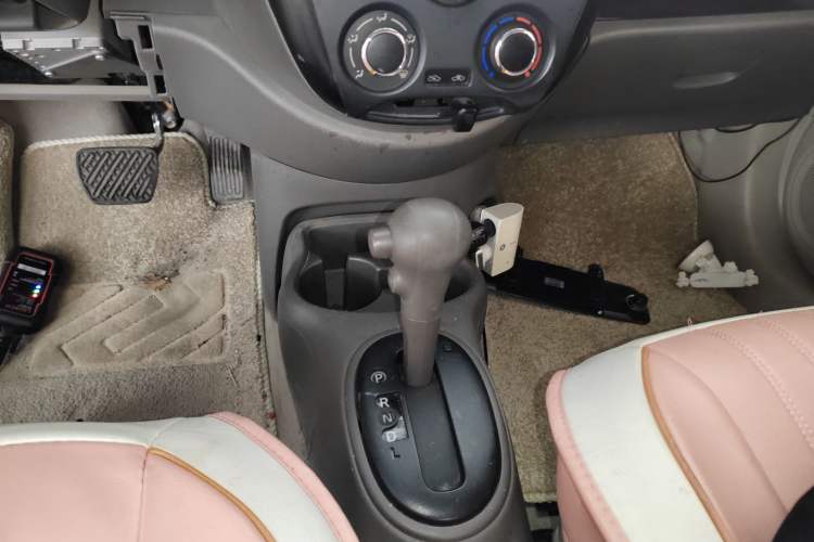 Used Nissan Sunny 2016 1.5XE CVT Leading Edition Gear Lever