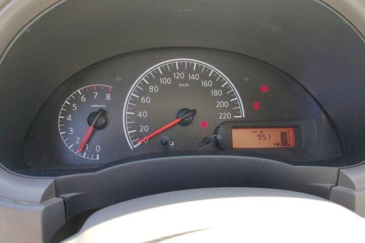 Used Nissan Sunny 2016 1.5XE Manual Leading Edition Instrument Cluster