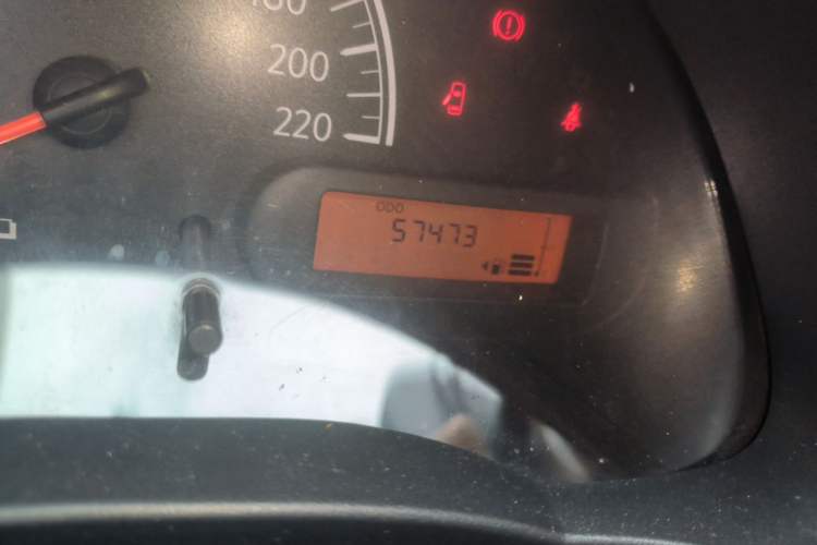 Used Nissan Sunny 2016 1.5XE Manual Leading Edition Odometer Close Up