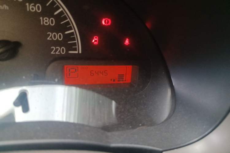 Used Nissan Sunny 2016 1.5XE CVT Leading Edition Odometer Close Up