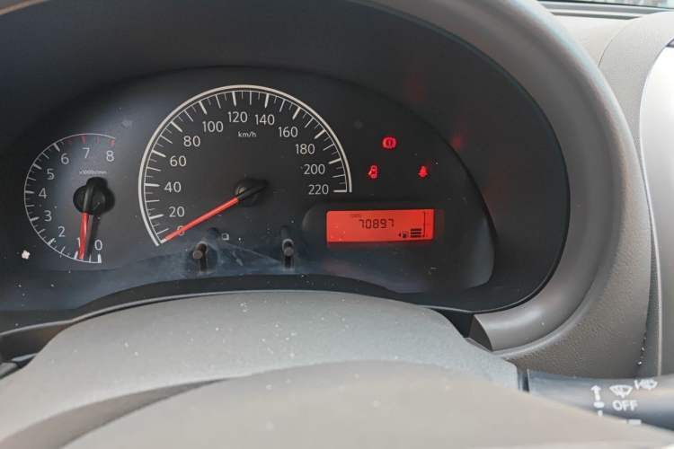 Used Nissan Sunny 2016 1.5XE Manual Leading Edition Odometer Close Up
