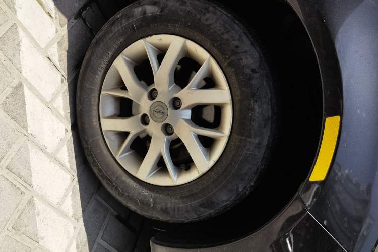 Used Nissan Sunny 2016 1.5XE CVT Leading Edition Right Front Wheel Hub