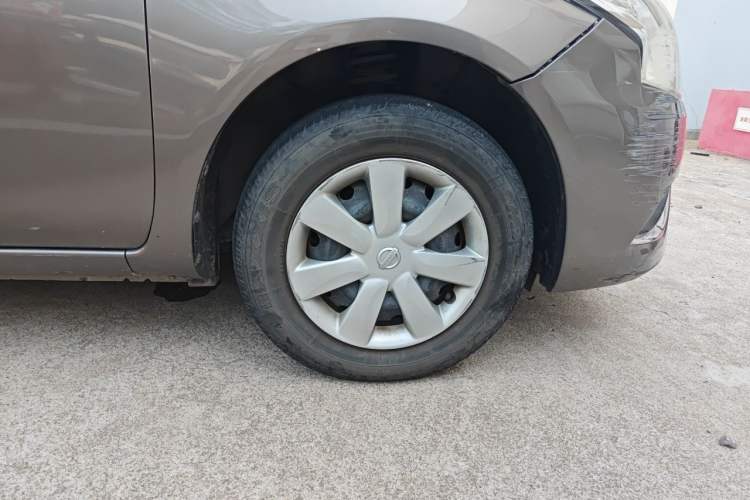 Used Nissan Sunny 2016 1.5XE Manual Leading Edition Right Front Wheel Hub
