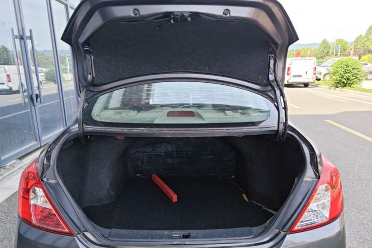 Used Nissan Sunny 2016 1.5XE Manual Leading Edition Trunk