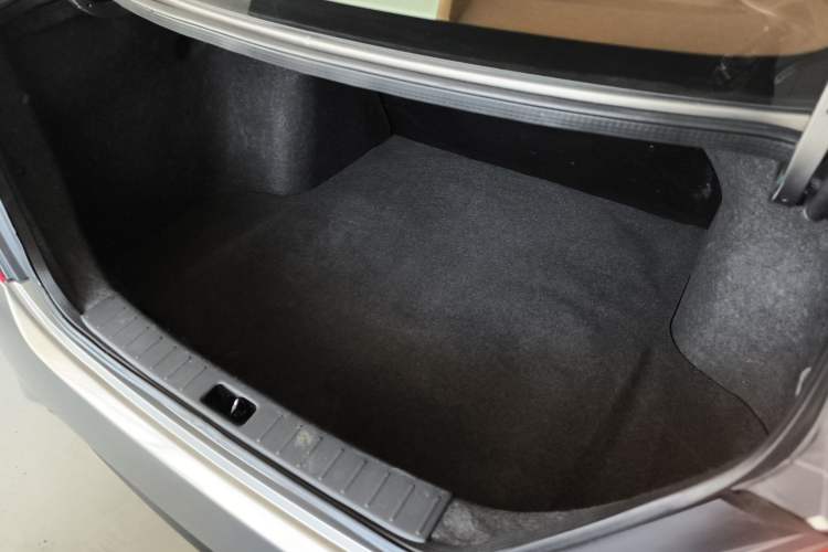 Used Nissan Sunny 2016 1.5XE CVT Leading Edition Trunk