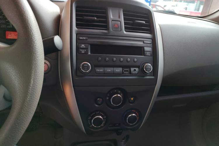Used Nissan Sunny 2016 1.5XE CVT Leading Edition Audio And AC Panel