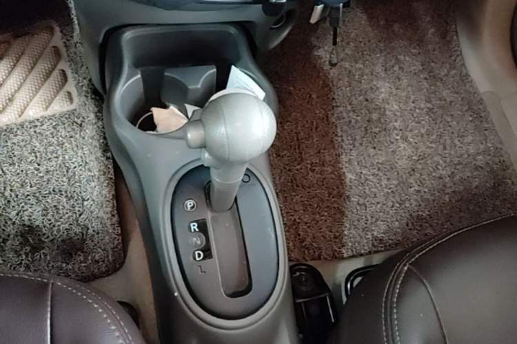 Used Nissan Sunny 2016 1.5XE CVT Leading Edition Gear Lever
