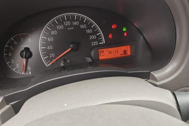 Used Nissan Sunny 2016 1.5XE CVT Leading Edition Odometer Close Up